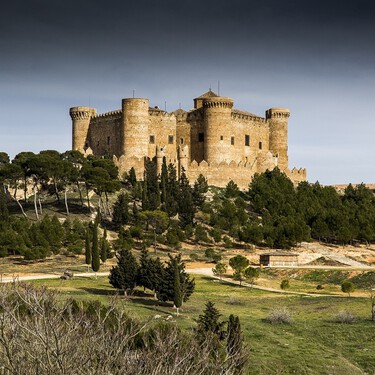 El castillo más bonito y mejor conservado de España con seis siglos de historia y palacio de la última Emperatriz de Francia