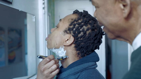 Gillette muestra por primera vez a un hombre transgénero en una campaña de sus productos de rasurado