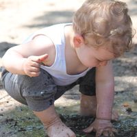 Dejarlos que se ensucien no es malo: siete importantes razones por las que dejar que tus hijos se manchen