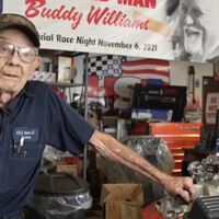 “Nunca encontrei nada que gostasse mais”; este mecânico comemora 95 anos no seu lugar preferido: a oficina onde continua trabalhando 