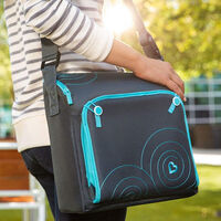 Esta es la trona portátil que uso con mis hijas desde hace ocho años y una de las mejores compras que he hecho