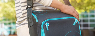 Esta es la trona portátil que uso con mis hijas desde hace ocho años y una de las mejores compras que he hecho