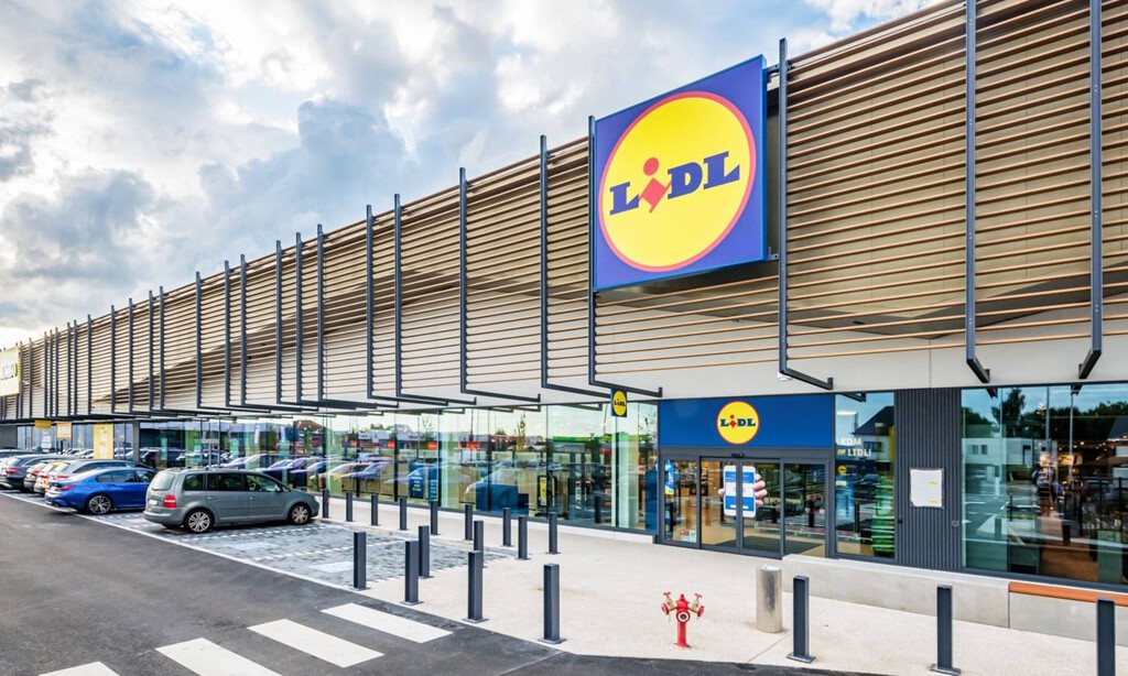 Lidl vende la mosquitera de quita y pon para cualquier ventana: cuesta menos de 4 euros