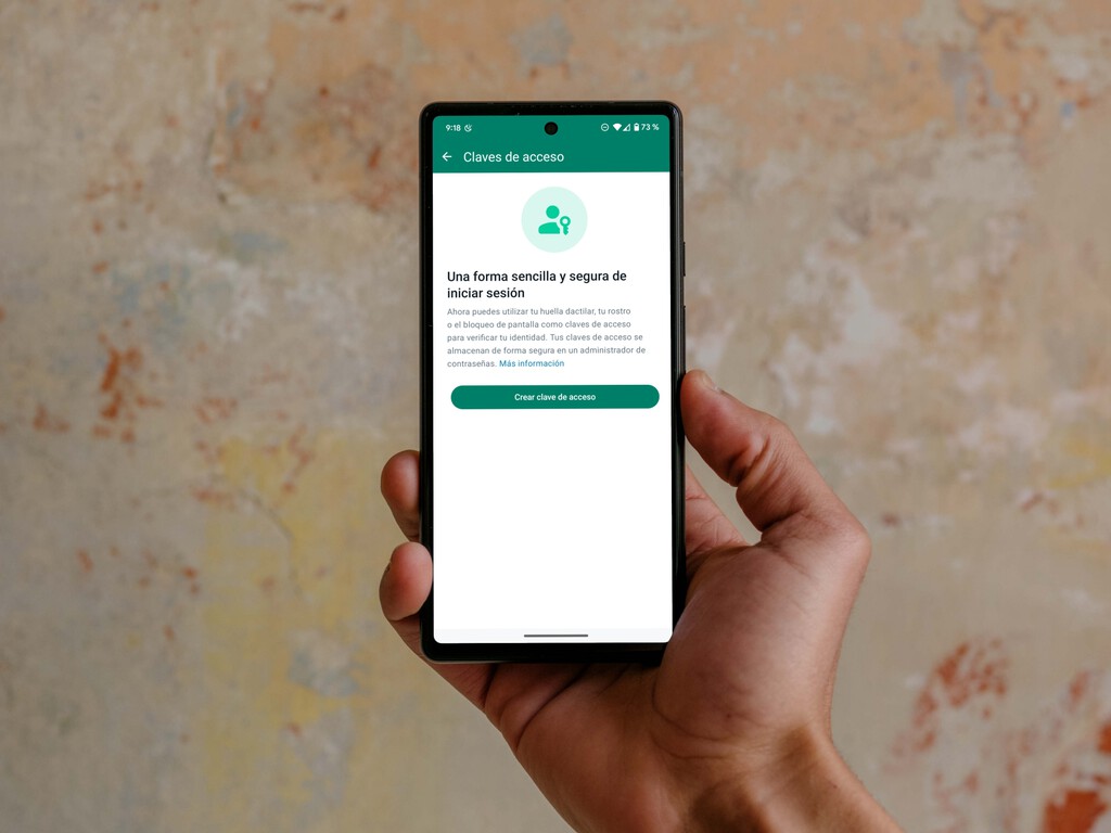 Adiós (si quieres) a los SMS para identificarte en WhatsApp: la app ya permite iniciar sesión con huella, PIN o contraseña