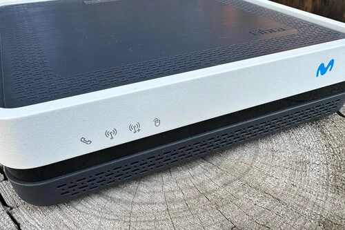 Foto de un router de Movistar