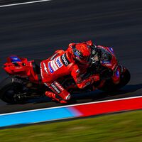 Nadie sabe si Marc Márquez o Pedro Acosta ha ganado la sprint en Brno. La culpa la tiene la norma más absurda de MotoGP 