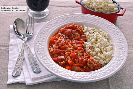 Pavo con tomate guisado en cocotte al horno. Receta