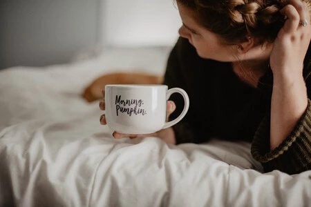 Seis cafeteras inteligentes conectadas con Wifi a nuestro móvil que pueden prepararnos el café sin levantarnos de la cama