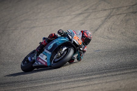 Fabio Quartararo lidera el festival de Yamaha en Buriram pero Marc Márquez amenaza