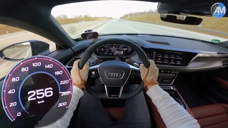 Ya podemos ver en vídeo cómo se comporta el Audi RS e-tron GT por la Autobahn... ¡a 256 km/h!