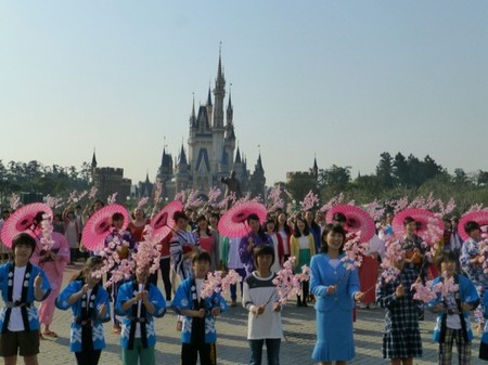 Los Parques Disney y Unicef se unen en la celebración mundial del 50 aniversario de "it's a small world"
