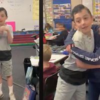 Un niño explica a sus compañeros de clase que tiene autismo, y su reacción emociona a todos