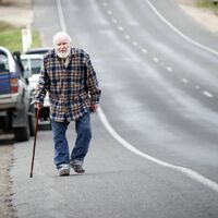 Cada vez hay más gente mayor muriendo por caídas en EEUU. Y el culpable es un viejo conocido en Occidente