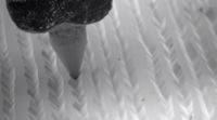 Así de impresionante se ve funcionando un vinilo (y un CD) al microscopio electrónico 