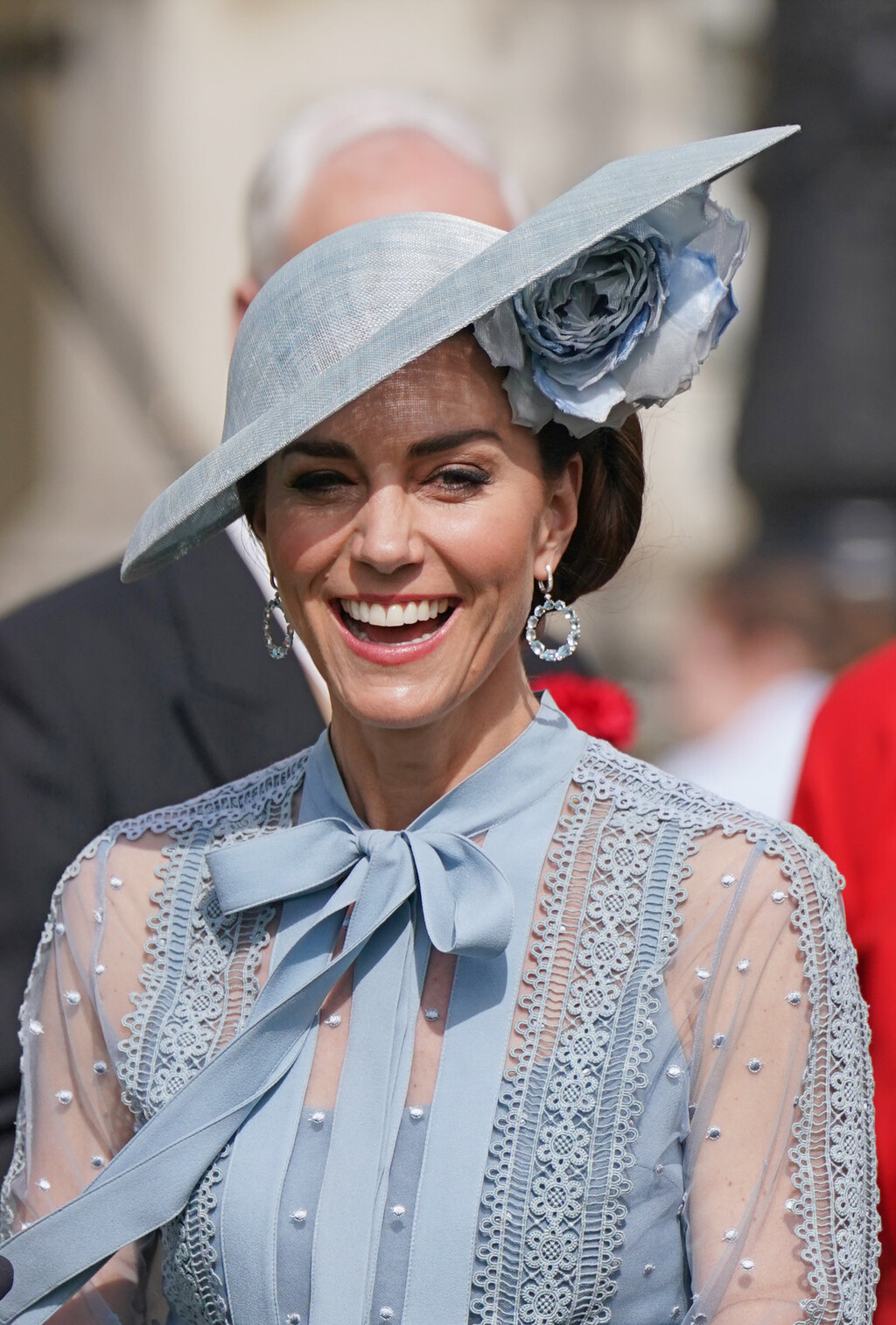 Kate Middleton apuesta por este color vitamina y puedes copiar su look al completo en H&M y Mango