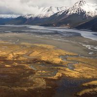 La NASA lleva unos años viendo cómo los ríos de Alaska cambian de color: "parece casi zumo de naranja lechoso" 