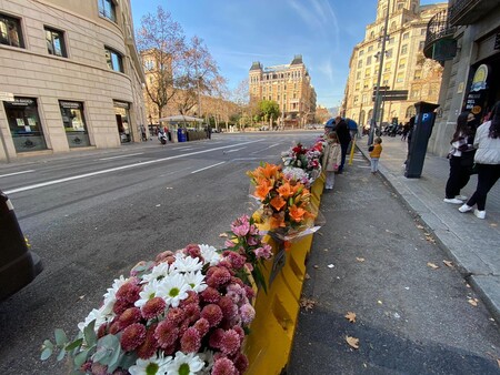 Una jueza investiga si unos bloques de hormigón en la calzada provocaron la muerte de un motorista en Barcelona