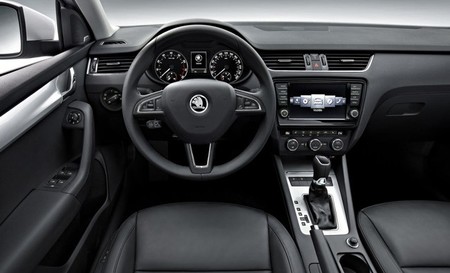 Škoda Octavia 2013 interior negro