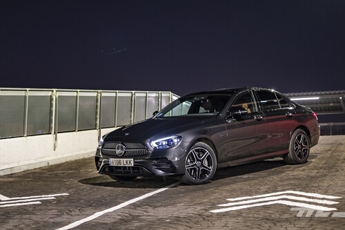 Probamos el Mercedes-Benz E 300 de: una berlina diésel PHEV que suma eficiencia pero resta maletero