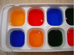 Experimentar con cubos de hielo de colores