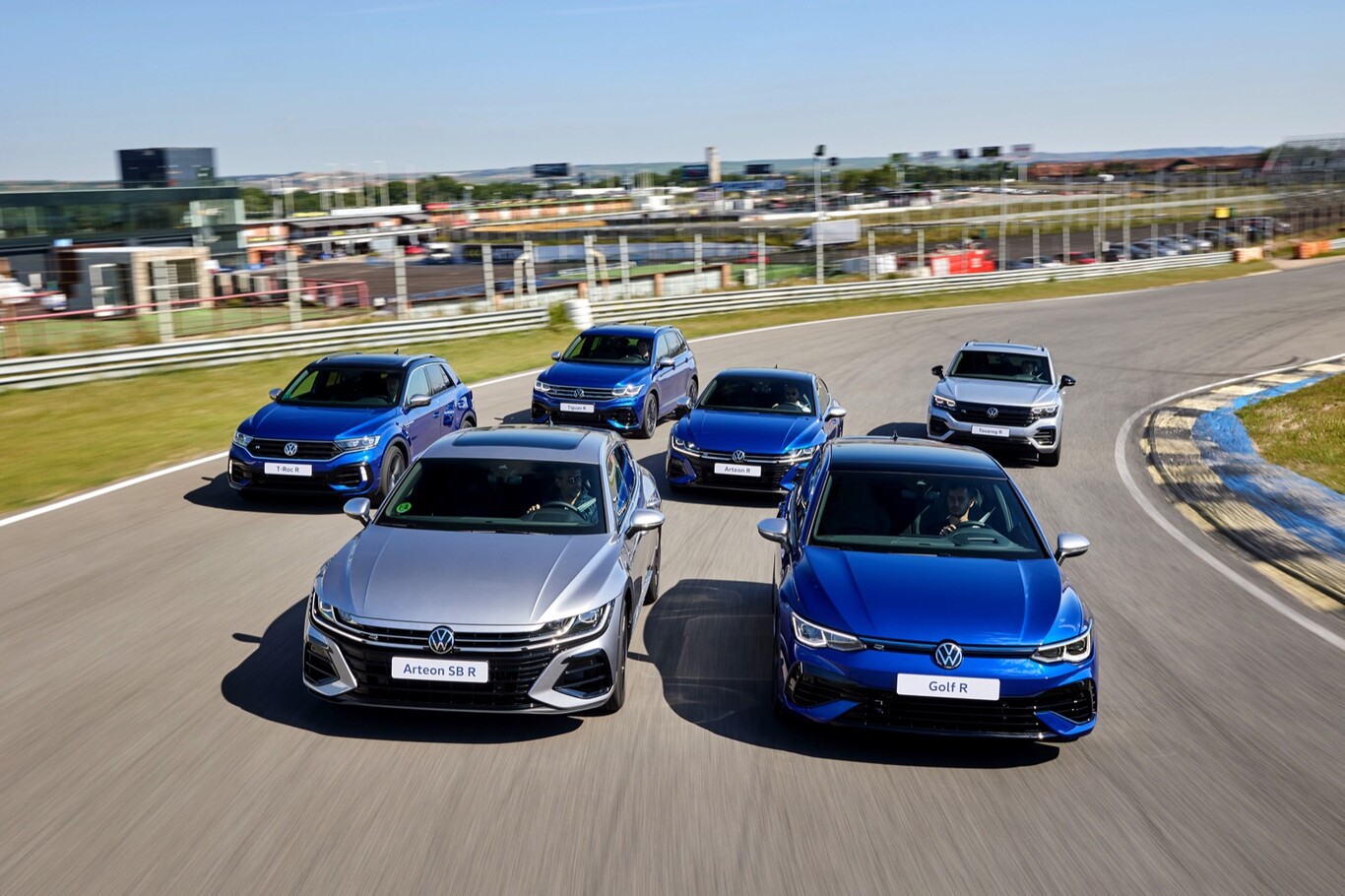 Probamos los Volkswagen R: desde el gigantesco SUV Touareg R al juguetón Golf R con su modo Drift