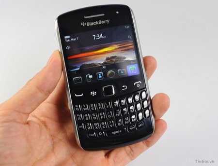 BlackBerry Curve Apollo se deja querer por la cámara