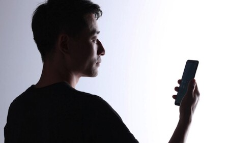 Xiaomi patenta un sensor 'anti mirones' para saber si alguien está mirando tu pantalla