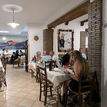 He estado de vacaciones en un pueblo de Cerdeña y había una trattoria tan buena que cené allí todas las noches (y me arrepentí la que no) 