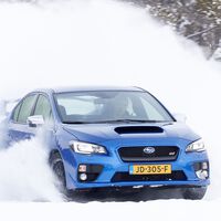 Te crees que lo tienes todo controlado hasta que te quedas atrapado conduciendo en medio de un temporal. Esto es lo que deberías llevar siempre en el coche para evitarlo