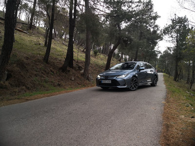 Personalidad y confort a los mandos del Toyota Corolla sedán
