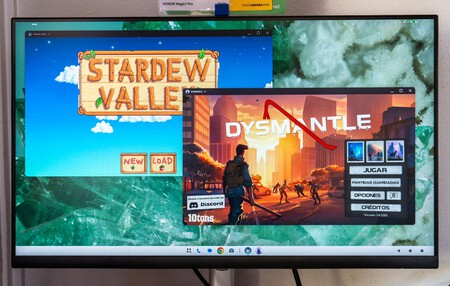 É assim que um Pixel com Android 16 conectado a um monitor se parece: o modo desktop permite até rodar jogos. | Imagem de Iván Linares para o Xataka Android.