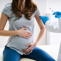 Los ginecólogos recomiendan que las embarazadas se vacunen contra la Covid con Pfizer o Moderna cuando les corresponda por edad