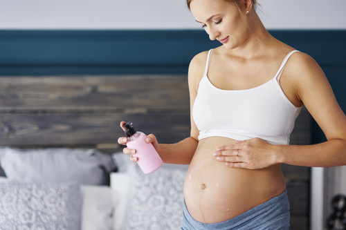 Estos son los cosméticos que deberías evitar si estás embarazada