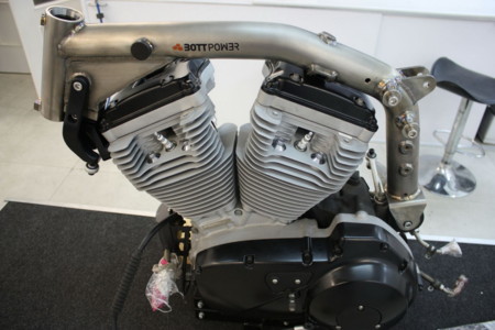 BOTT XR1R, exclusiva para circuito