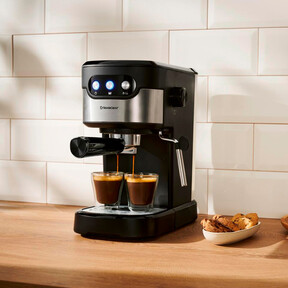 Lidl convierte nuestra encimera en una cafetería de lujo con esta mini máquina profesional que no supera los 60 euros 