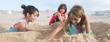 11 ideas de juegos en la arena y en la playa para jugar con niños en vacaciones