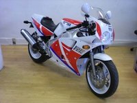 ¿Te apetece una Yamaha FZR 1000 Exup del 89?
