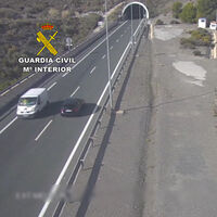 Se topa con un control, se da la vuelta y conduce ocho kilómetros en sentido contrario: la temeraria huida de un conductor por la A-7 