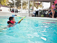 ¿Cómo disfrutar de la piscina con los niños y sin riesgos?