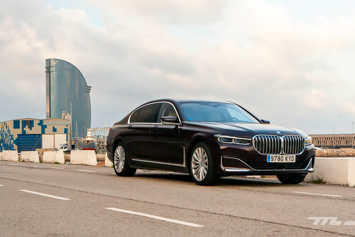 Probamos el BMW 745 Le, el lujo extremo se viste de  híbrido enchufable con etiqueta cero emisiones
