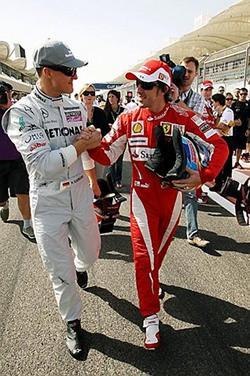 f1_fernando-alonso-y-michael-schumacher-saludandose-en-bahrein.jpg