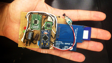 Dos españoles idean un dispositivo para "hackear" coches y controlarlos remotamente