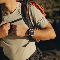 El nuevo Amazfit T-Rex Dual Solar lo quiere poner difícil para quedarse sin batería. Tiene dos paneles solares para ello