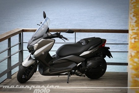 Motorpasión a dos ruedas: victoria de Valentino Rossi, papelón de Lorenzo y prueba de la Yamaha X-MAX 400