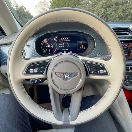 Bentley Bentayga Hybrid Prueba Contacto 5