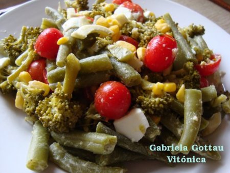 Ensalada de judías y brócoli. Receta saludable