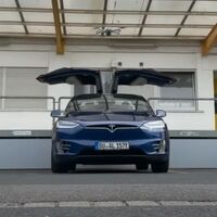 Un equipo de hackers demuestra que es posible 'atacar' un Tesla Model X con un dron