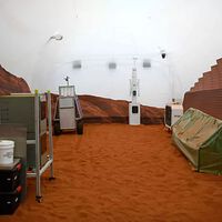 Cuatro voluntarios de la NASA se aislaron durante un año para probar cómo sería la vida en Marte. Esto usaron para combatir el estrés