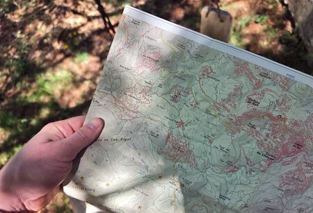 Un mapa de papel es un buen compañero de caminos