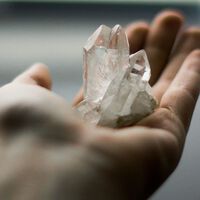 La memoria del futuro ya está aquí y sorprende por ser un cristal de cuarzo indestructible que almacena 360 TB durante millones de años
